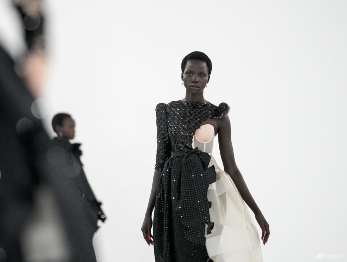 Viktor & Rolf’s spring/summer 2024 haute couture collection - CNA Luxury