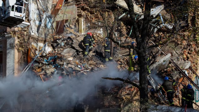 俄罗斯军用飞机坠入民宅 4死25伤