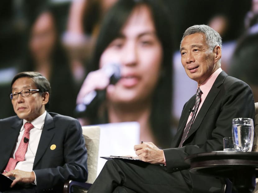 PM Lee Hsien Loong (right) and Ho Kwon Ping (left) Chairman of SMU at Ho Rih Hwa Leadership In Asia Public Lecture Series. Photo: Wee Teck Hian