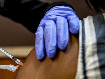 A new study shows COVID-19 vaccines can temporarily alter women's menstrual cycles 