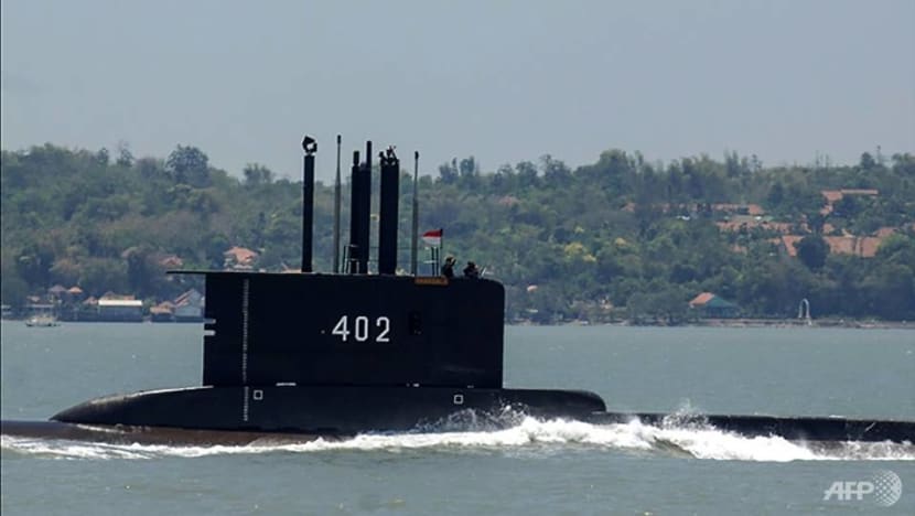 In race to find missing Indonesian submarine, carbon dioxide may be the enemy