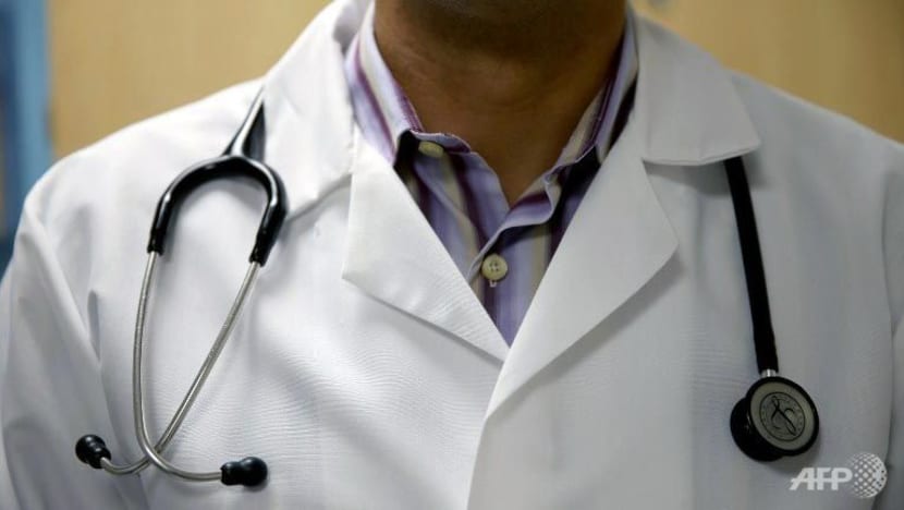 Sumber utama doktor SG dari sekolah perubatan tempatan; disokong warga asing bagi ringankan beban kerja Sumber utama doktor SG dari sekolah perubatan tempatan; disokong warga asing bagi ringankan beban kerja