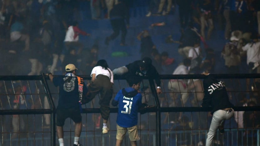 Tragedi Stadium Kanjuruhan: Penggunaan gas pemedih mata cetus rempuhan