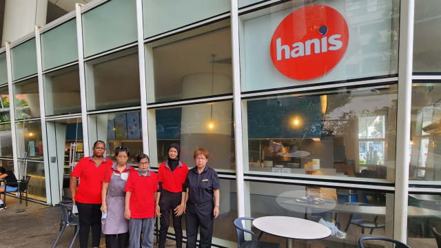 国家图书馆Hanis餐厅月底结业 40多名老顾客前去拍照留念
