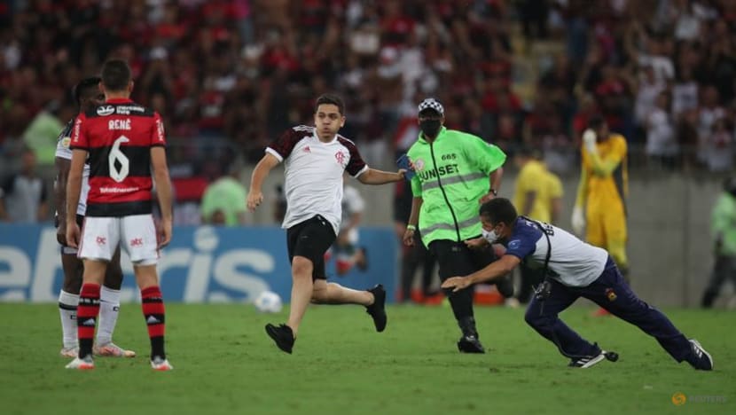 Flamengo win delays Atletico's title celebrations Flamengo win delays Atletico's title celebrations