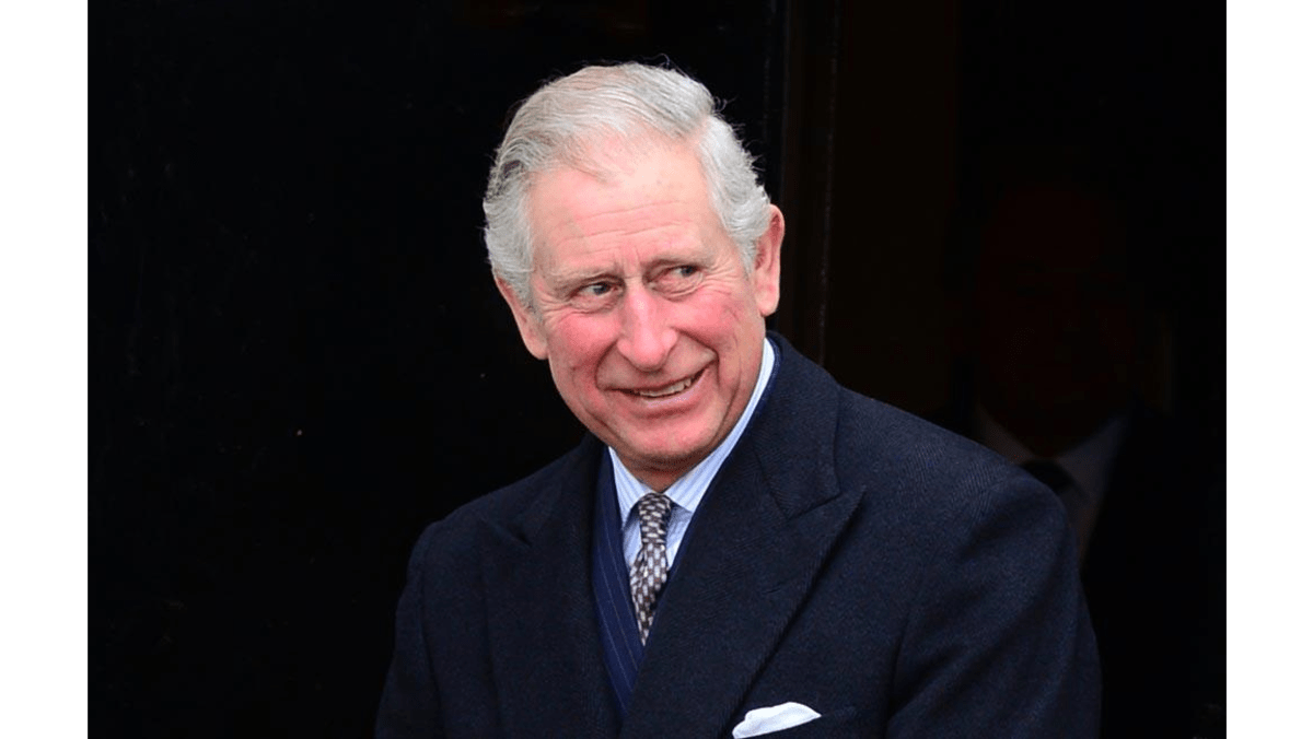 Prince Charles makes dramatic entrance during royal visit 8days