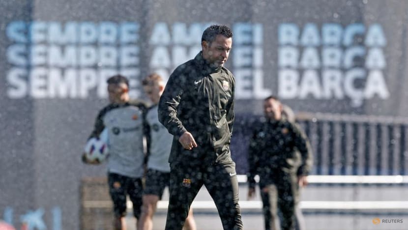 Xavi 'tự hào và bình tĩnh' sau khi bị Barcelona sa thải
