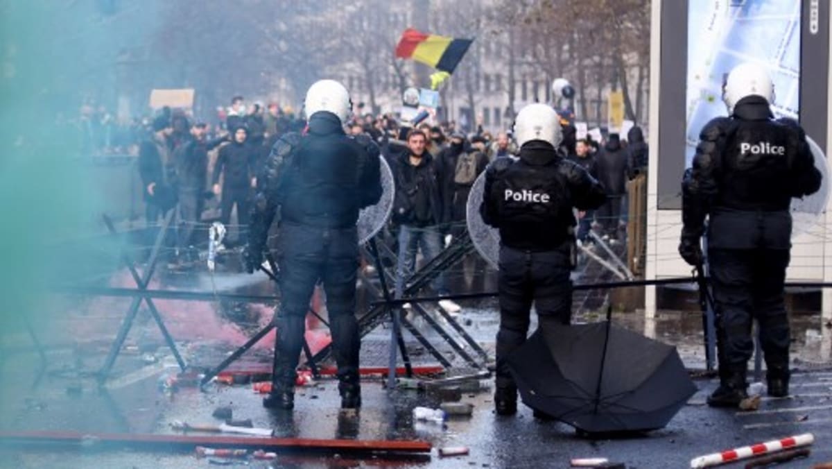 Ribuan orang berbaris di Brussel menentang tindakan COVID-19 Belgia