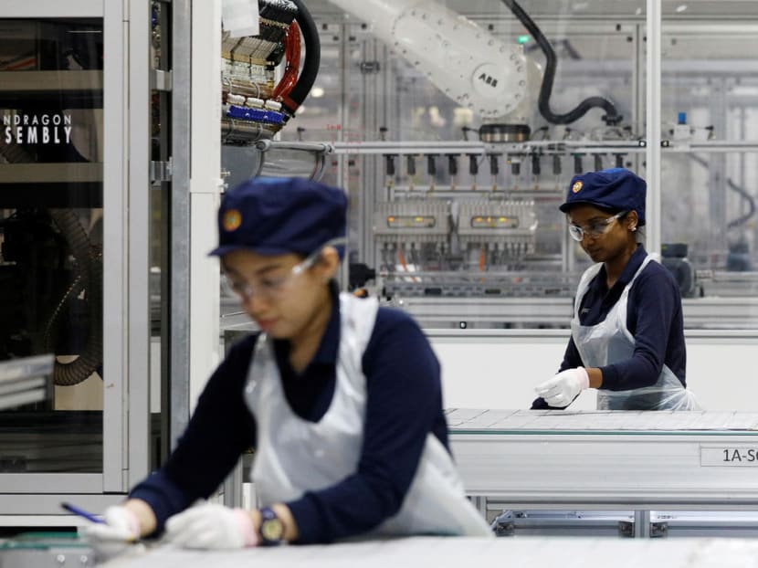 The manufacturing sector remains a significant engine of the Singapore economy, contributing about 20 per cent to its gross domestic product and employing 472,000 workers. The manufacturing sector remains a significant engine of the Singapore economy, contributing about 20 per cent to its gross domestic product and employing 472,000 workers.
