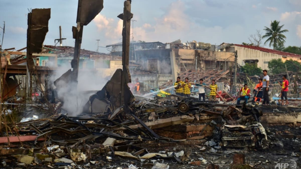 Death toll rises to at least 10 in Thai warehouse explosion Death toll rises to at least 10 in Thai warehouse explosion