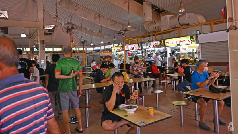 6 non-fully vaccinated people found dining at hawker centres since COVID-19 restrictions eased: MSE 6 non-fully vaccinated people found dining at hawker centres since COVID-19 restrictions eased: MSE