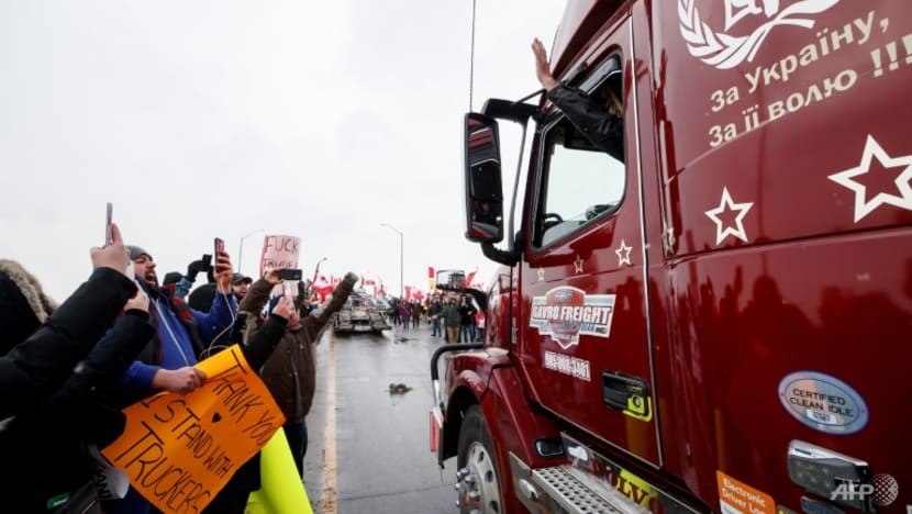 Canada truckers head for Ottawa to protest COVID-19 vaccine mandate