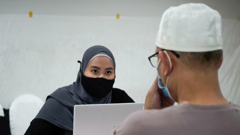 Kakitangan akar umbi Persatuan Rakyat giat dampingi warga emas galak vaksinasi COVID-19 Kakitangan akar umbi Persatuan Rakyat giat dampingi warga emas galak vaksinasi COVID-19