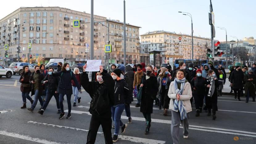 Anti-war protests held in cities across Russia, 2,000 people arrested Anti-war protests held in cities across Russia, 2,000 people arrested