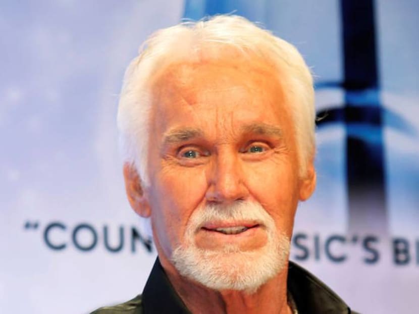 Country music icon Kenny Rogers dies