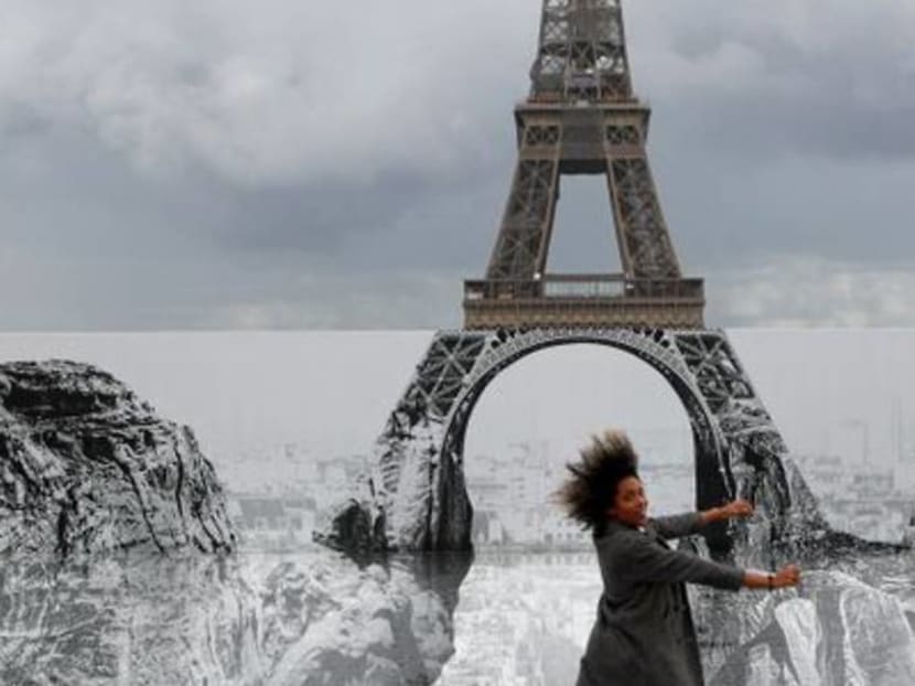 Optical illusion leaves Eiffel Tower teetering over ravine Optical illusion leaves Eiffel Tower teetering over ravine