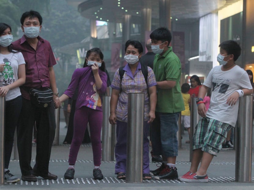 Haze situation seen along Orchard Road. Photo by Don Wong, 19 Jun 2013.