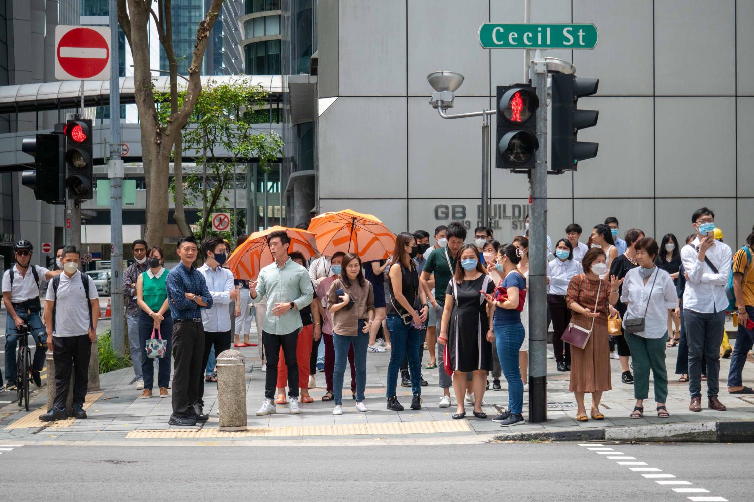 20220426 llt office crowds in cbd 1