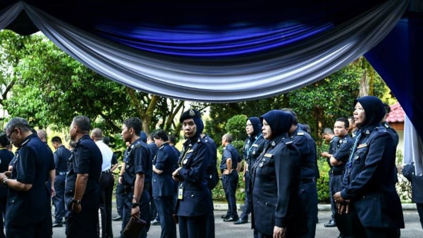 Malaysia takes measures to improve police officers' command of English Malaysia takes measures to improve police officers' command of English
