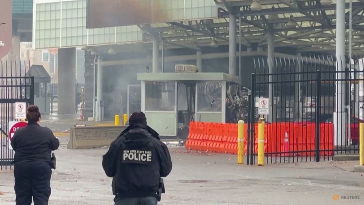 FBI probing vehicle explosion attack at US-Canada bridge near Niagara Falls FBI probing vehicle explosion attack at US-Canada bridge near Niagara Falls