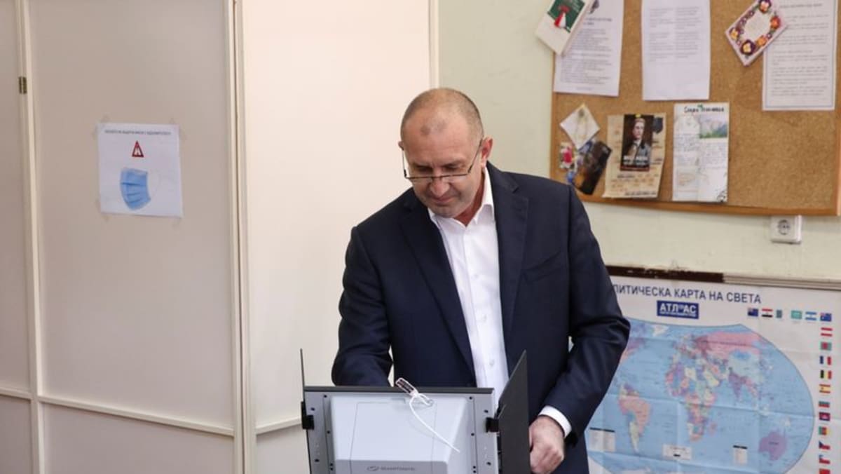 Presiden Bulgaria Radev memenangkan masa jabatan kedua dengan tiket anti-korupsi