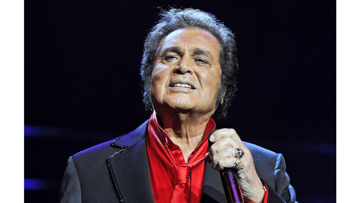 Engelbert Humperdinck's theory to staying forever young 8days
