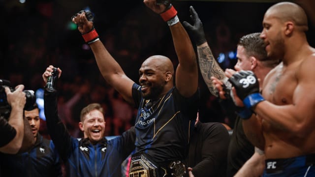 UFC终极格斗冠军赛：绝迹赛场逾3年的乔恩·琼斯 战胜西里尔·盖恩夺冠