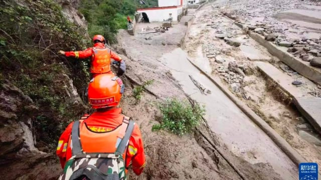 中国四川汶川发生山洪泥石流 七人失踪