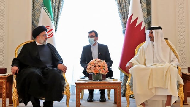 伊朗总统同卡塔尔元首签署多项双边协议