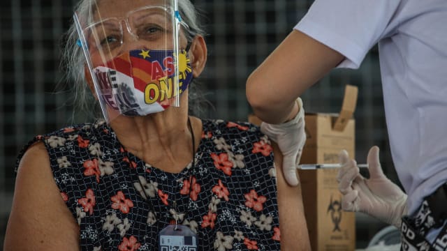 【冠状病毒19】菲律宾恢复为60岁以下民众 施打阿斯利康冠病疫苗