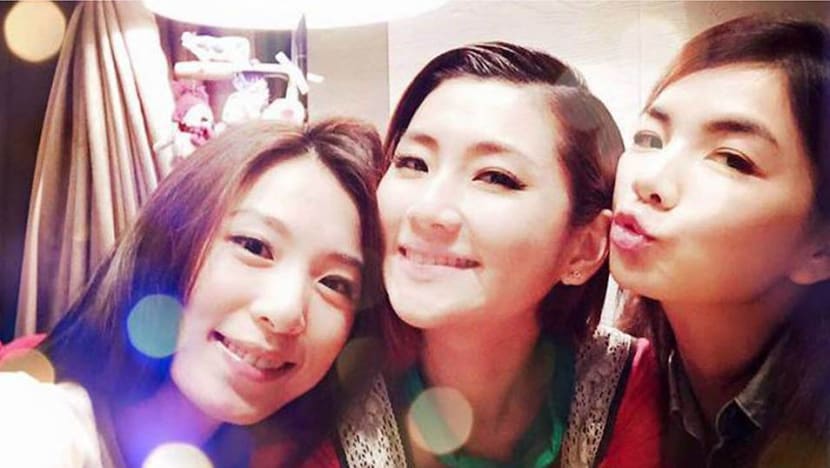 Selina Jen performs with S.H.E. 22 days after divorce