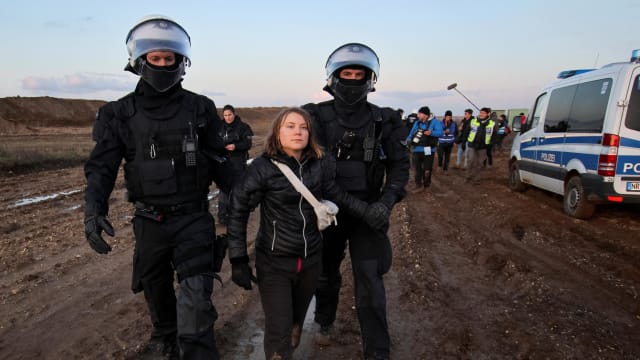 参加德国环保抗议活动 瑞典环保少女通贝理一度被拘留