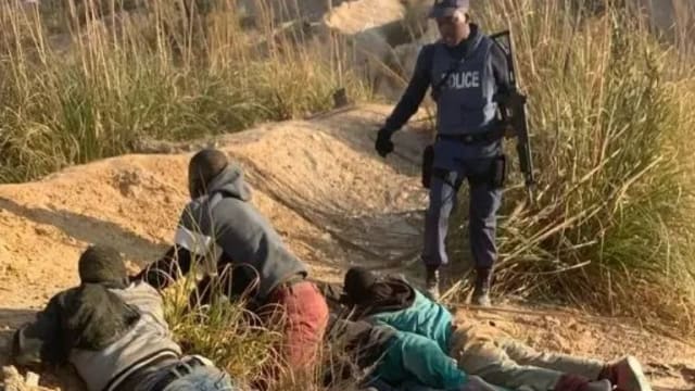 南非八名女模特拍音乐视频 惨遭非法矿工轮奸抢劫