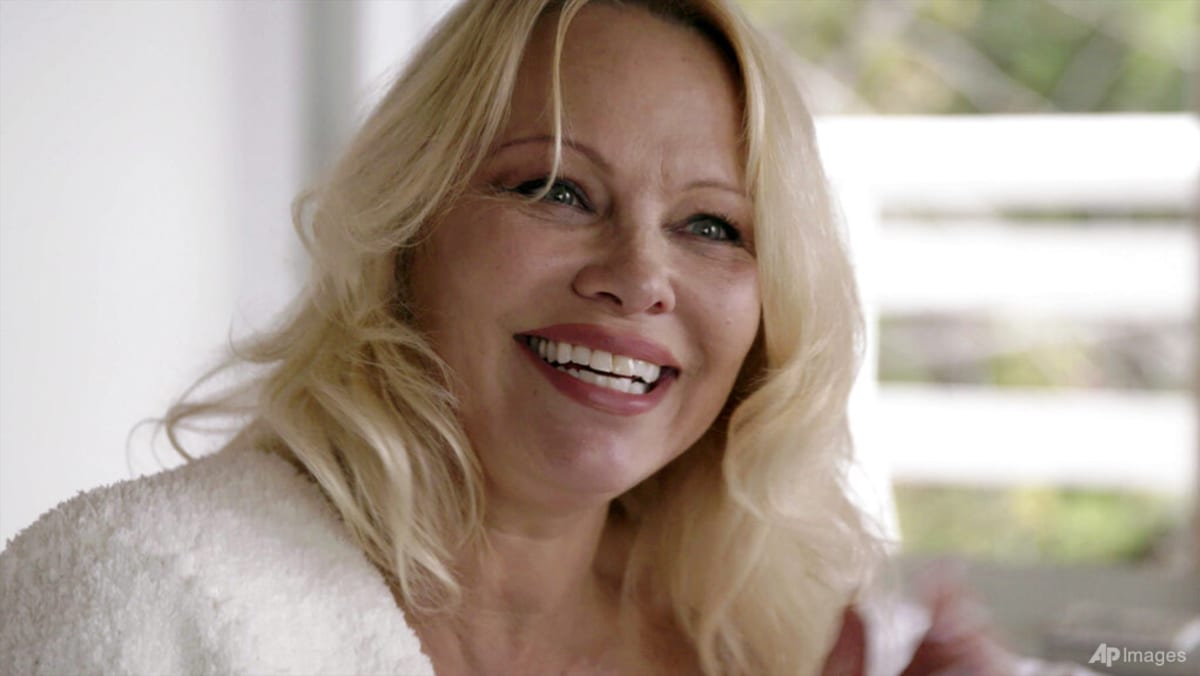 Pamela Anderson menceritakan kisahnya sendiri dalam film dokumenter Netflix baru