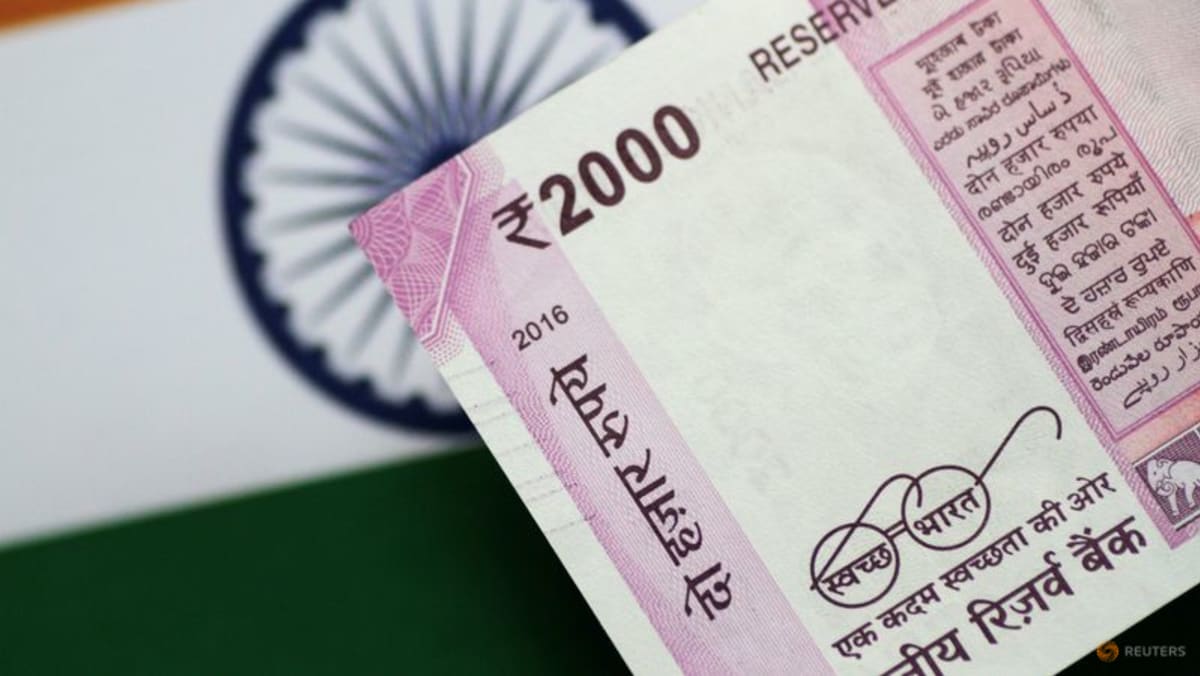Apa arti keputusan India untuk menghapuskan uang kertas 2.000 rupee bagi perekonomiannya
