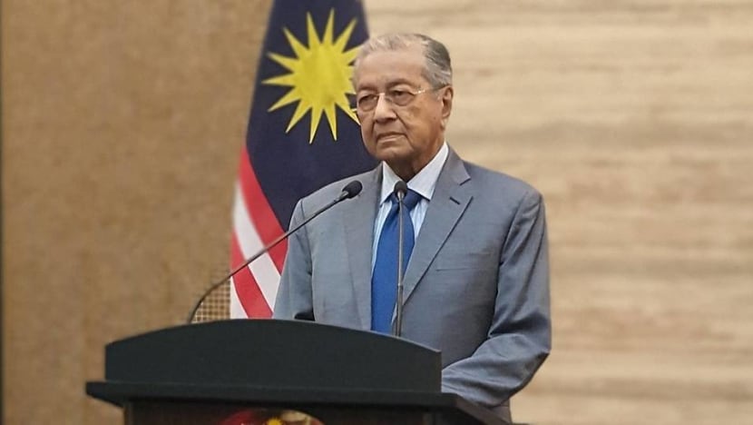 Mahathir says he wants to lead a non-partisan government Mahathir says he wants to lead a non-partisan government