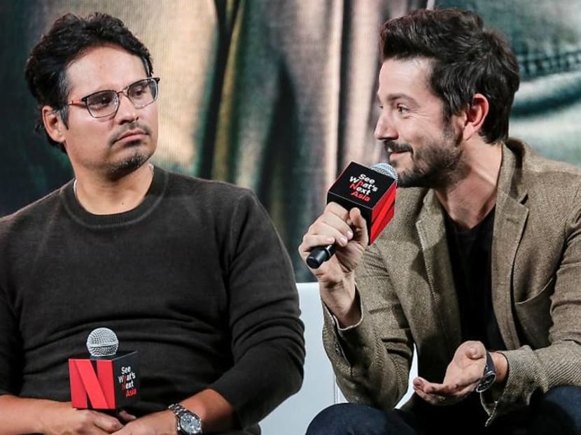 Diego Luna tours Haji Lane, eats Thai food with Michael Pena in Singapore Diego Luna tours Haji Lane, eats Thai food with Michael Pena in Singapore