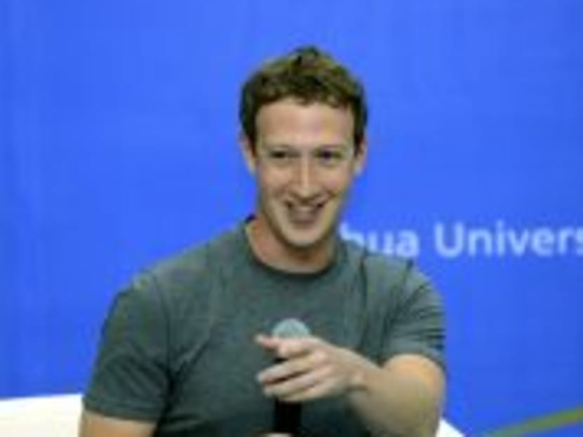 Zuckerberg speaks Chinese, Beijing students cheer