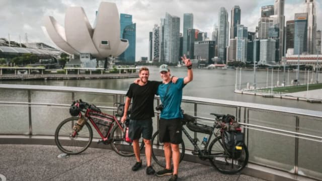 花245天跨越21个国家 男子从芬兰骑脚踏车到新加坡