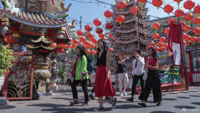 Thailand to offer Chinese tourists visa-free entry