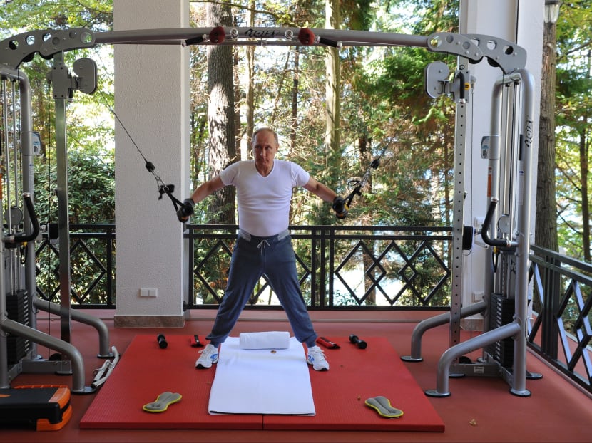 Russian President Vladimir Putin exercises during his meeting with Prime Minister Dmitry Medvedev, unseen, at the Black Sea resort of Sochi, Russia, Aug 30, 2015. (Photo: Presidential Press Service via AP)