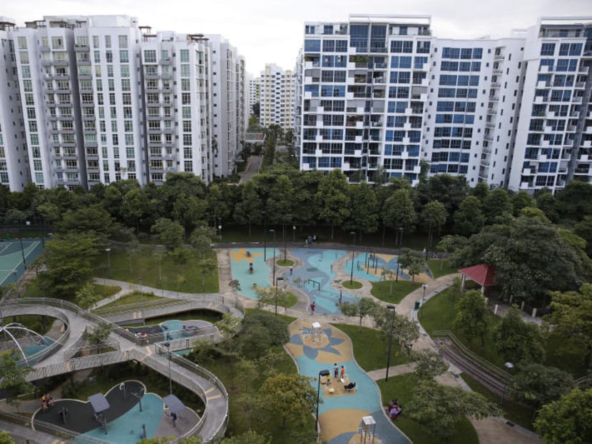 A view of blocks of private residential condominiums, left, and executive condominiums in Singapore, Jan 4, 2016. Photo: Reuters