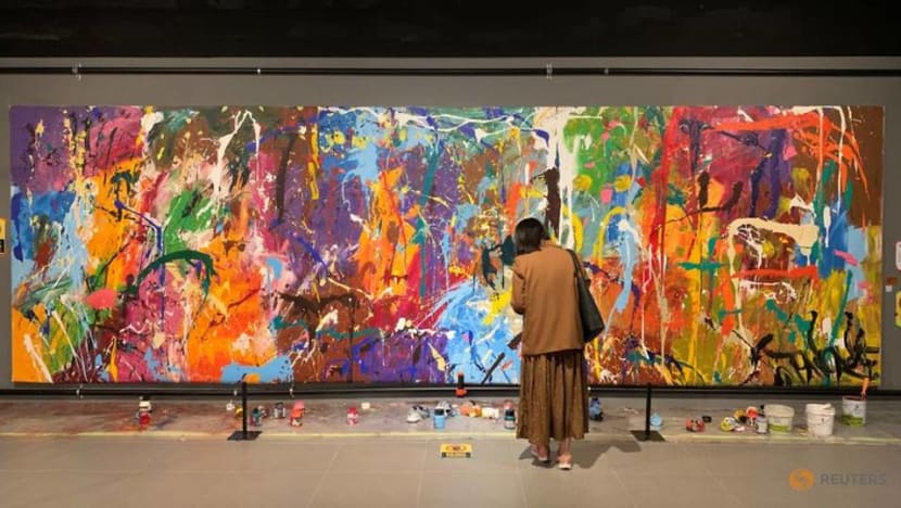 CCTV shows couple in Seoul daubing over US$500,000 graffiti artwork CCTV shows couple in Seoul daubing over US$500,000 graffiti artwork