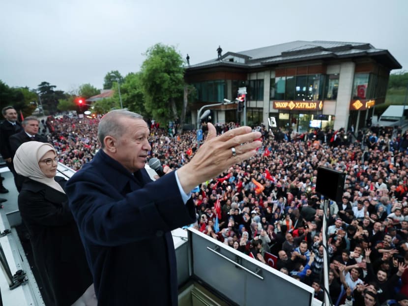 This handout photograph taken and released by the Turkish Presidency Press Office on May 28, 2023 shows Turkish President Recep Tayyip Erdogan addressing supporters gathered outside his residence following his victory in Turkish presidential election at Kisikli district in Istanbul.