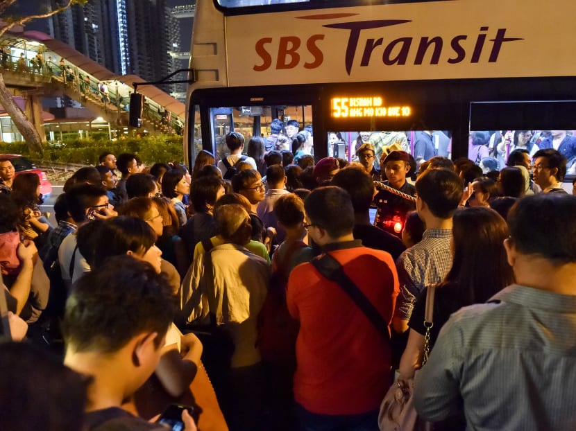 MRT breakdown: North-South, East-West lines down for hours MRT breakdown: North-South, East-West lines down for hours
