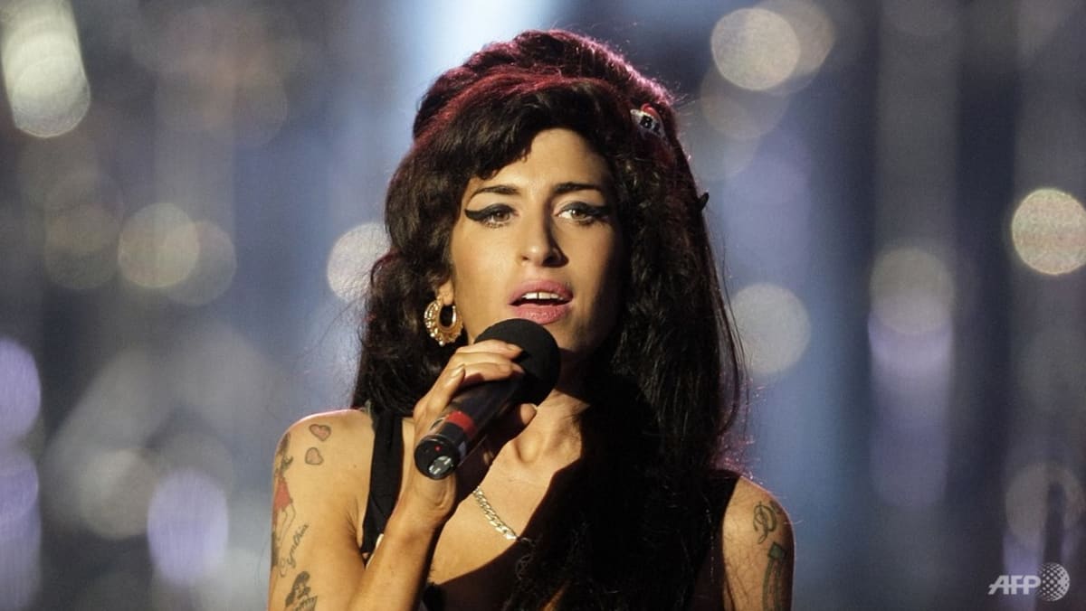 singer-amy-winehouse-s-possessions-hit-the-auction-block