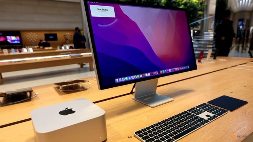 Global PC shipments slide in Q1, Apple takes biggest hit: IDC Global PC shipments slide in Q1, Apple takes biggest hit: IDC