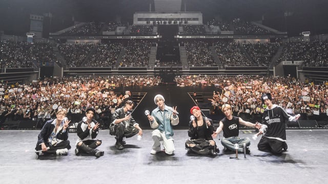 韩团ATEEZ狮城首次开唱　和歌迷现场尬舞
