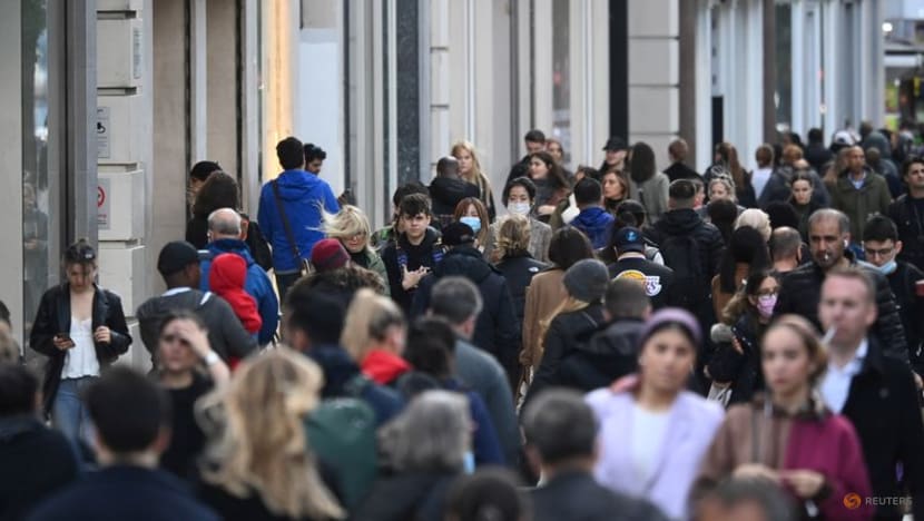Christmas may be difficult as COVID-19 not over, England's deputy medical officer says Christmas may be difficult as COVID-19 not over, England's deputy medical officer says