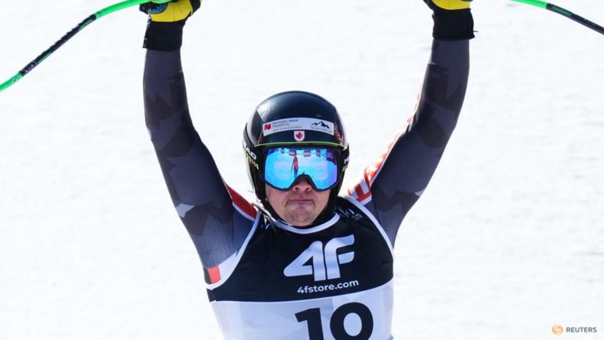Pemain ski alpine Crawford dari Kanada memenangkan emas super-G dengan margin tersempit